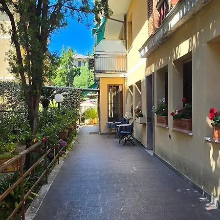 Steps From The Sea - The Mondial - Ml Apartmán
