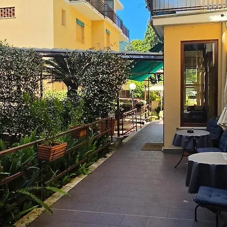 Steps From The Sea - The Mondial - Ml Rapallo